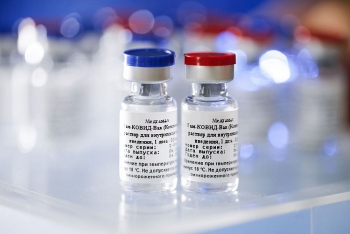 vaccine covid 19 sputnik v duoc phep tiem cho nguoi tren 60 tuoi