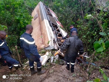 cameroon tai nan xe khach khien it nhat 37 nguoi chet 18 nguoi bi thuong