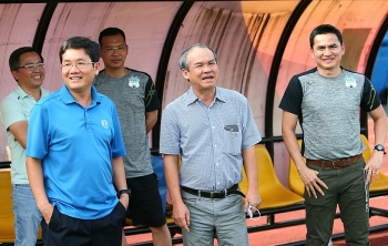 tin tuc bong da viet nam ngay 294 hlv kiatisak dang giau bau duc ve muc tieu cua hagl