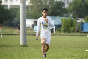 cau thu dau tien chia tay clb hagl duoi thoi hlv kiatisak