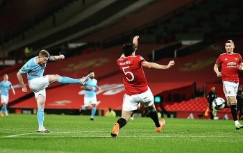 ket qua ban ket cup lien doan anh fernandes tang hinh mu bi ha ngay tai old traffold