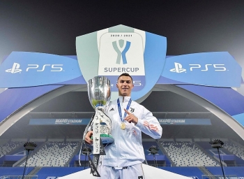 toa sang o sieu cup italia ronaldo tro thanh vua doi bom vi dai nhat lich su