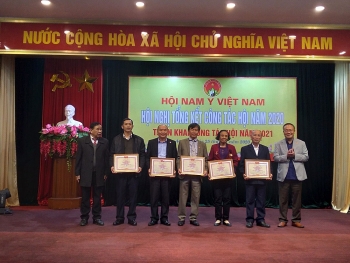 Nhiều tập thể và hội viên nhận bằng khen của Hội Nam y Việt Nam