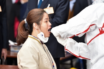 xet nghiem covid 19 lan thu 3 voi phong vien phuc vu dai hoi xiii