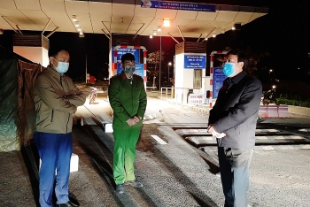 thong tin covid 19 quang ninh phong toa toan bo noi dao cai bau van don