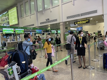 lich trinh di chuyen va tiep xuc cua nhan vien san bay tan son nhat mac covid 19