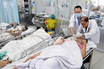 Bệnh viện Chợ Rẫy cấp cứu nhiều bệnh nhân nguy kịch vì pháo nổ