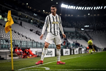 ronaldo toa sang dua juventus vao top 3 serie a va lap ky luc khung