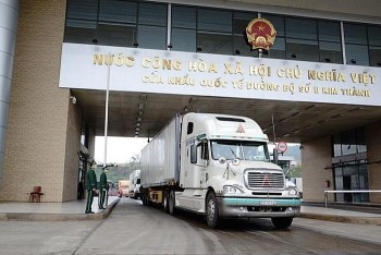 Nhiều xe nông sản Việt được thông quan qua cửa khẩu sang Trung Quốc sớm hơn dự kiến