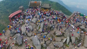 yen tu den tran don dong dao du khach den hanh huong dang le dip dau nam