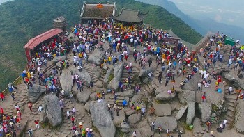 Yên Tử, Đền Trần đón đông đảo du khách đến hành hương, dâng lễ dịp đầu năm