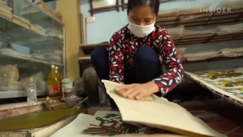 Người giữ nghề tranh Đông Hồ lên báo Mỹ