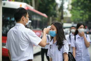 cac truong dai hoc tai ha noi va tp hcm don sinh vien di hoc truc tiep tro lai