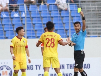 tin tuc bong da viet nam ngay 143 v league tro lai trong tai tiep tuc la de tai nong