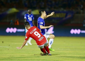 cap nhat tinh hinh chan thuong cua do hung dung gay xuong mac phai nghi het mua giai