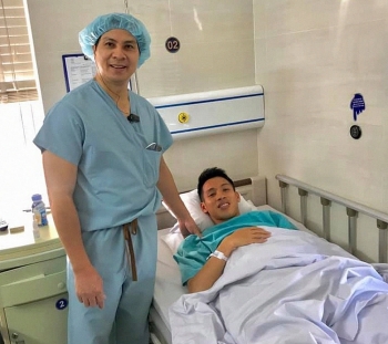 phau thuat thanh cong hung dung mat bao lau de tro lai san co