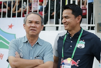 Tin tức bóng đá Việt Nam ngày 19/4: Kiatisak khuyên bầu Đức đừng xem trận HAGL vs Hà Nội