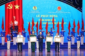 34 tap the va ca nhan thuoc evn duoc khen thuong trong phong trao thi dua an toan ve sinh lao dong nam 2020