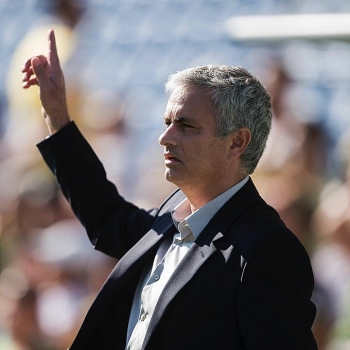 tro lai serie a hlv mourinho ky hop dong 3 nam voi roma