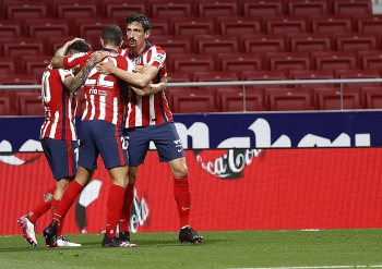 bang xep hang la liga 202021 atletico bo xa barca tien gan ngoi vuong