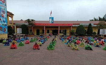 hai duong cach ly 100 giao vien va hoc sinh lien quan den ca mac covid 19