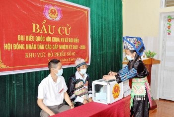 Cử tri 4 huyện vùng cao ở Nghệ An háo hức đi bầu cử sớm