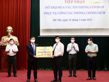 tt group trao tang 1 trieu lieu vac xin phong covid 19