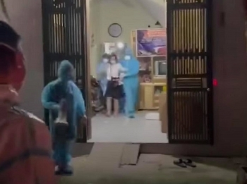 video dung can cau cuong che f1 tron cach ly co thu trong nha o bac giang