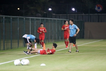 viet nam vs malaysia van toan tro lai tuan anh bo ngo ra san