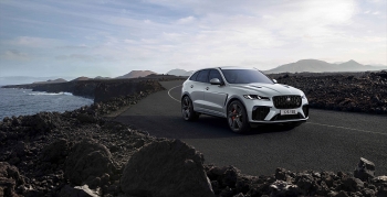 jaguar f pace r dynamic phien ban mau den doc dao voi cong nghe tien tien