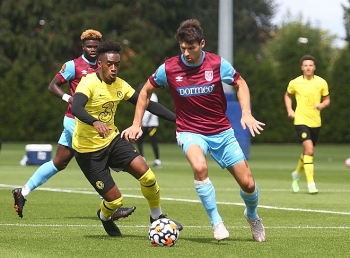 chelsea vui dap doi thu 13 0 truoc them derby london voi arsenal