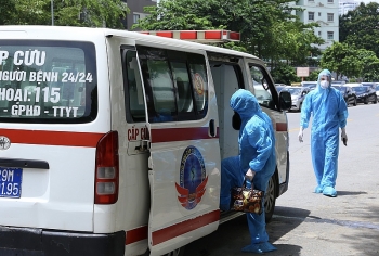 ha noi phong toa mot benh vien lien quan den nhan vien y te mac covid 19