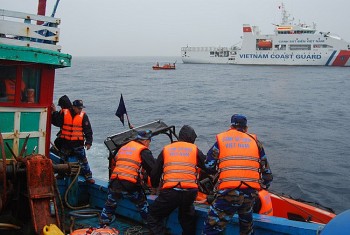 canh sat bien co quyen truy duoi tau thuyen tren bien khong