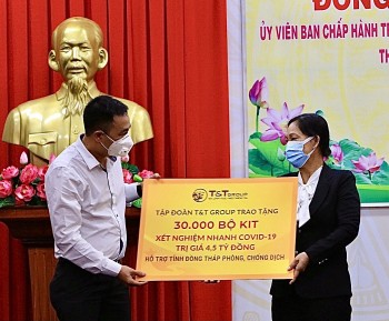 tt group trao tang 140000 bo kit test nhanh covid 19 va 150 tan gao ho tro mot so tinh phia nam chong dich