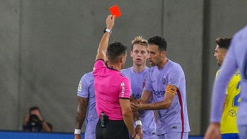 hlv koeman bi the do barca dung tren bo vuc tham