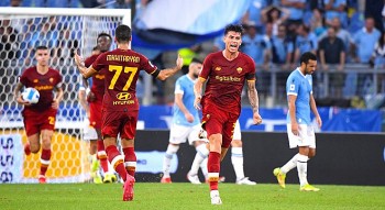 as roma thua tran thu 2 tai serie a mourinho noi dien voi to var
