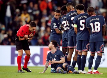 messi lap sieu pham nam chan hang raokhien cho cdv soc