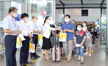 da nang don doan du khach dau tien tro lai du lich sau covid 19