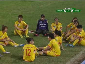 Bóng đá nữ Việt Nam tái hiện "vết nhơ" bỏ thi đấu để phản đối trọng tài