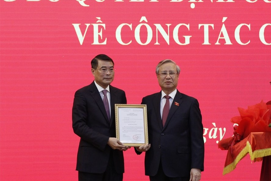 Trao quyết định của Bộ Chính trị phân công ông Lê Minh Hưng làm Chánh Văn phòng Trung ương Đảng