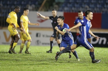 Người hâm mộ bóng đá Việt Nam tò mò về 'ông trời' ở V-League
