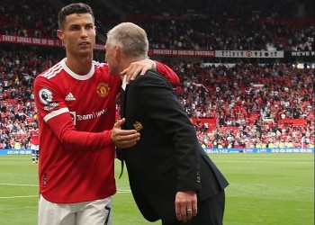 ronaldo yeu cau mu thay doi loi choi hlv solskjaer noi gi