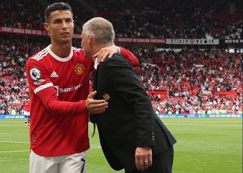 Ronaldo yêu cầu MU thay đổi lối chơi, HLV Solskjaer nói gì?