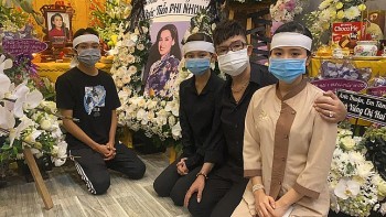 hoan to chuc le tuong niem ca si phi nhung