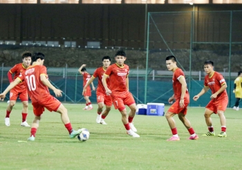 tran dau giua dt oman vs dt viet nam dien ra o dau may gio