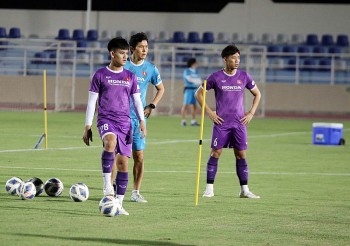 hlv park hang seo don nhan tin vui ngay truoc tran voi oman