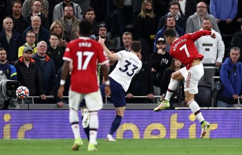 ket qua bang xep hang ngoai hang anh 202122 3110 ronaldo toa sang mu ap sat top 4