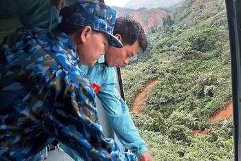 may bay mi 171 tiep te luong thuc cho nguoi dan phuoc son bi co lap