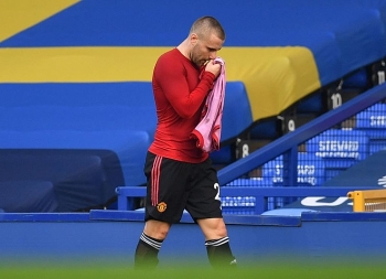 luke shaw nghi 8 tuan ghe nong cua hlv mu lai lung lay
