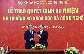 thu tuong trao quyet dinh giao nhiem vu cho bo truong bo khcn va bo y te